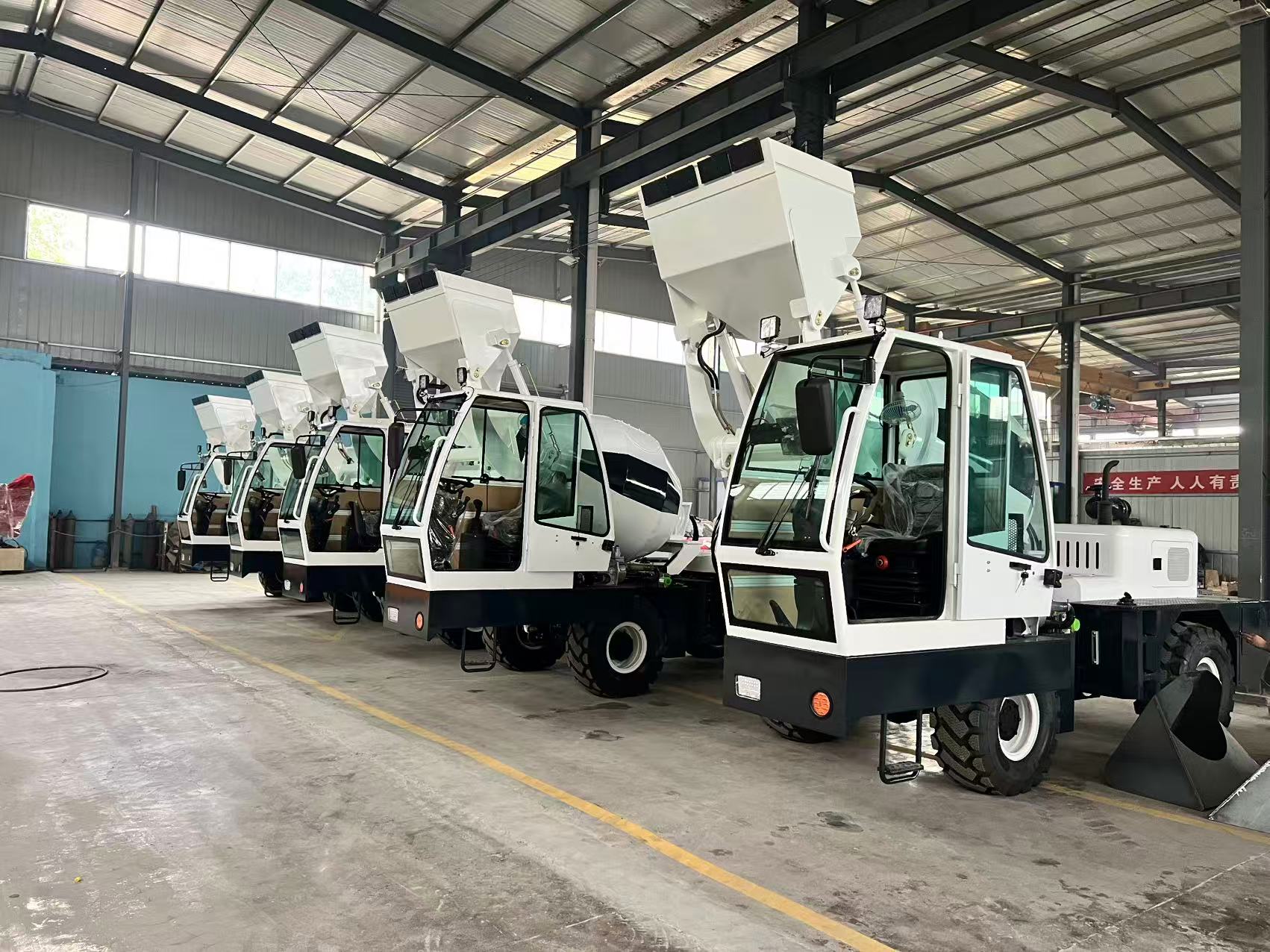 Betoneiras autocarregáveis em uma oficina